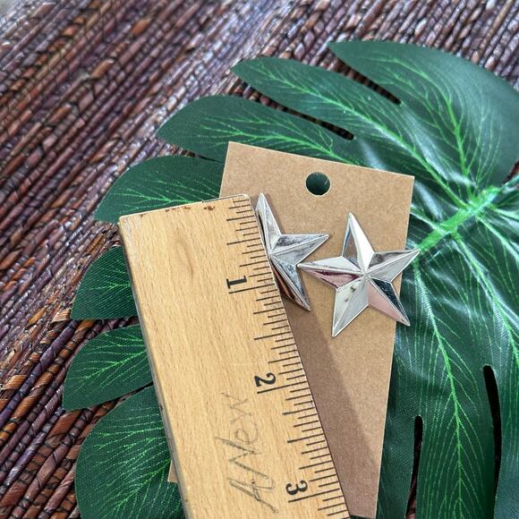 BOGO FREE SILVER STAR EARRINGS - Picture 3 of 4
